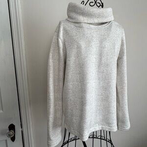 J Crew Elegant Cream & Gray loose turtleneck Neck Sweater, subtle plaid.